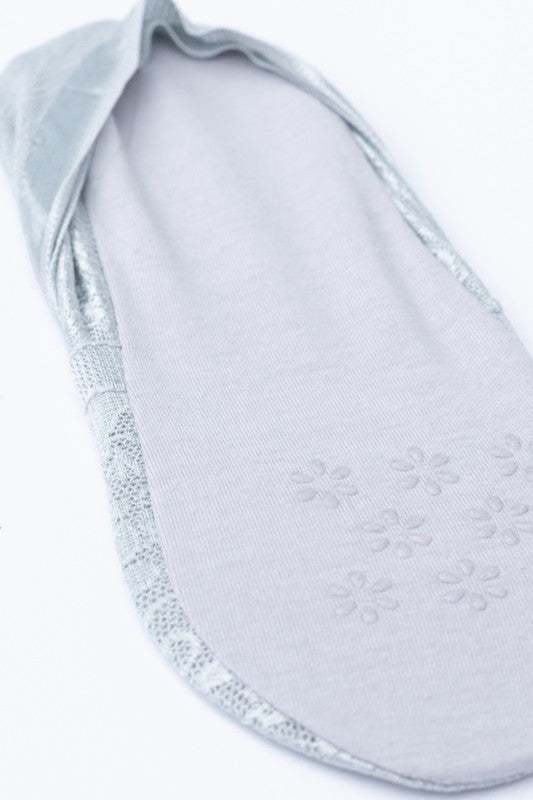 No Slip Floral Lace Sneaker Socks- 3 PackLightweight, no show, no slip socks give you the layer you need without adding any extra bulk.Sold in Packs of ThreeFloral Lace Design90% Acrylic/ 10% SpandexNo-slip