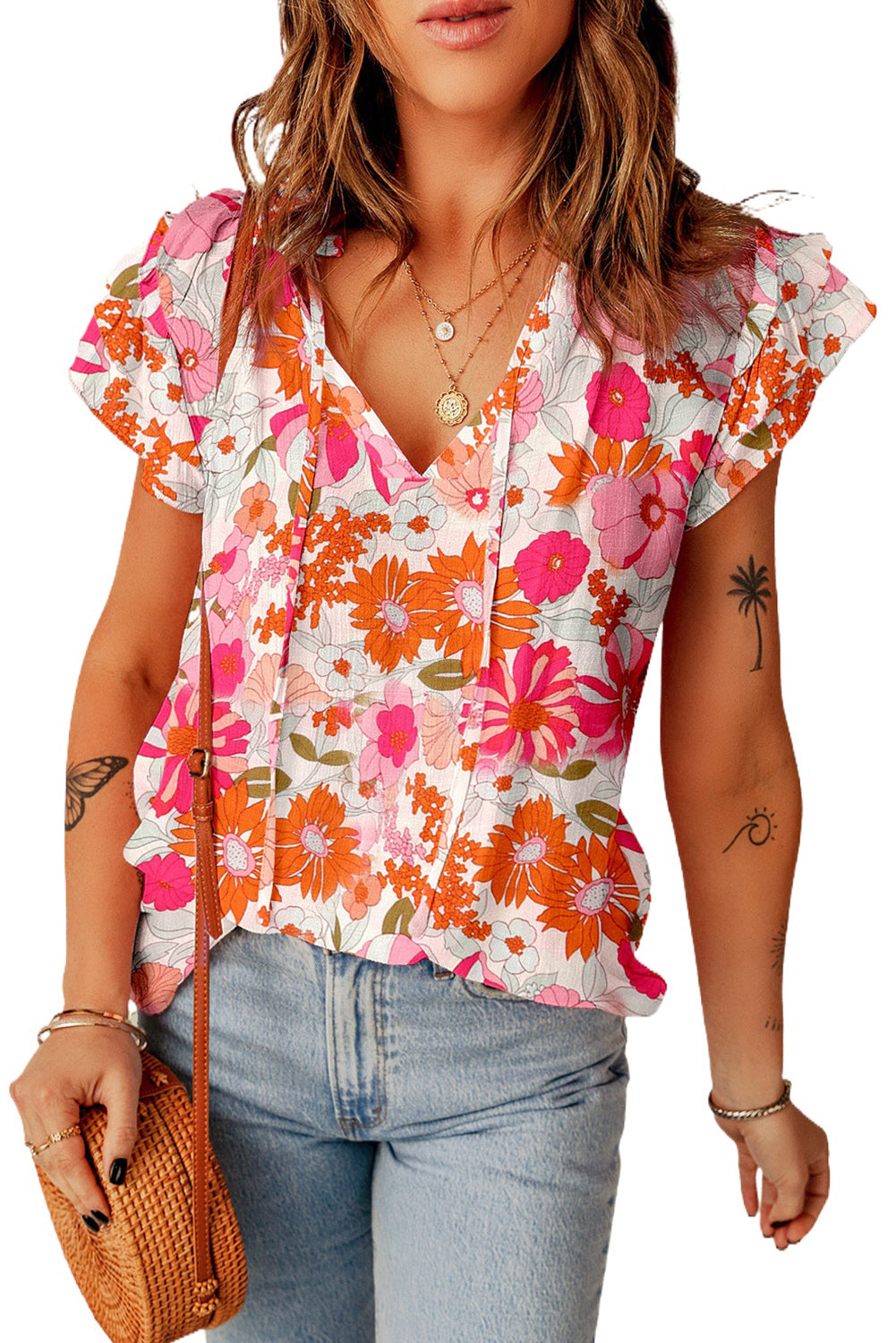 Multicolor Floral Print Ruffled Sleeve Split V Neck Peasant TopMaterial:100%Viscose
•Perfect for boutiques and retailers.
•Easy to wear and comfortable.
•Features a trendy and stylish design.
•I