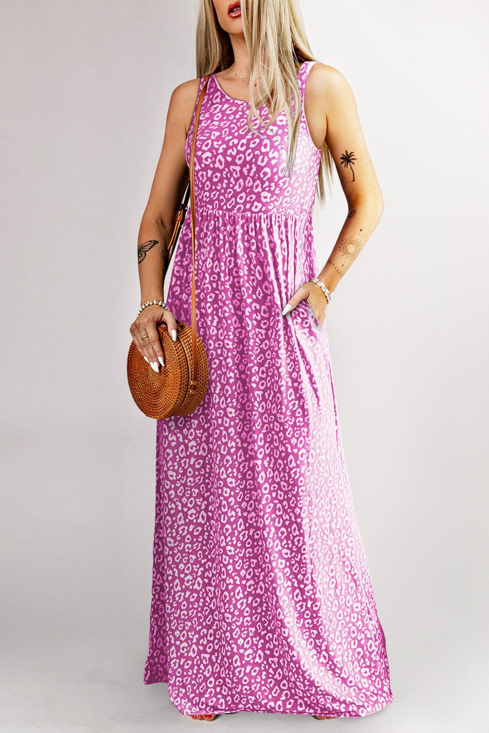 Pink Sleeveless Floor Length Leopard Print Dress with PocketsMaterial:95%POLYESTER+5%ELASTANE



		•The dress features a bold and eye-catching leopard print design.
	
	
		•The floor length and sleeveless design make it pe