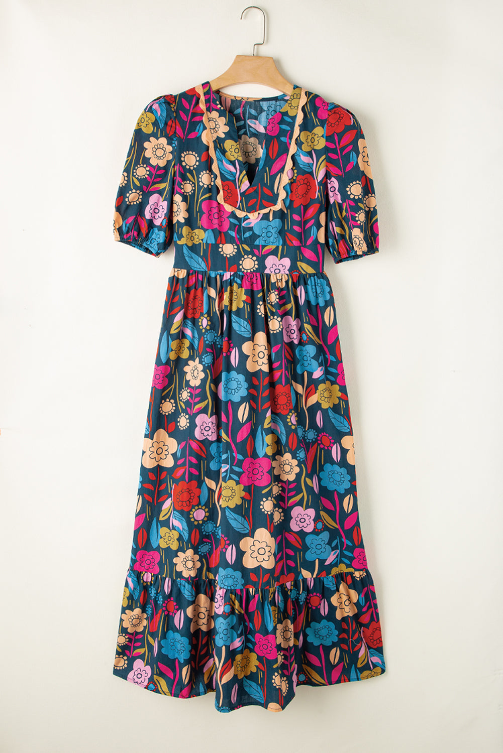 Green Floral Print Split V Neck Puff Sleeve Maxi DressMaterial:100%Cotton



		The dress is made from a soft and breathable fabric, ensuring comfort and a lightweight feel.
	
	
		This maxi dress features a split V 