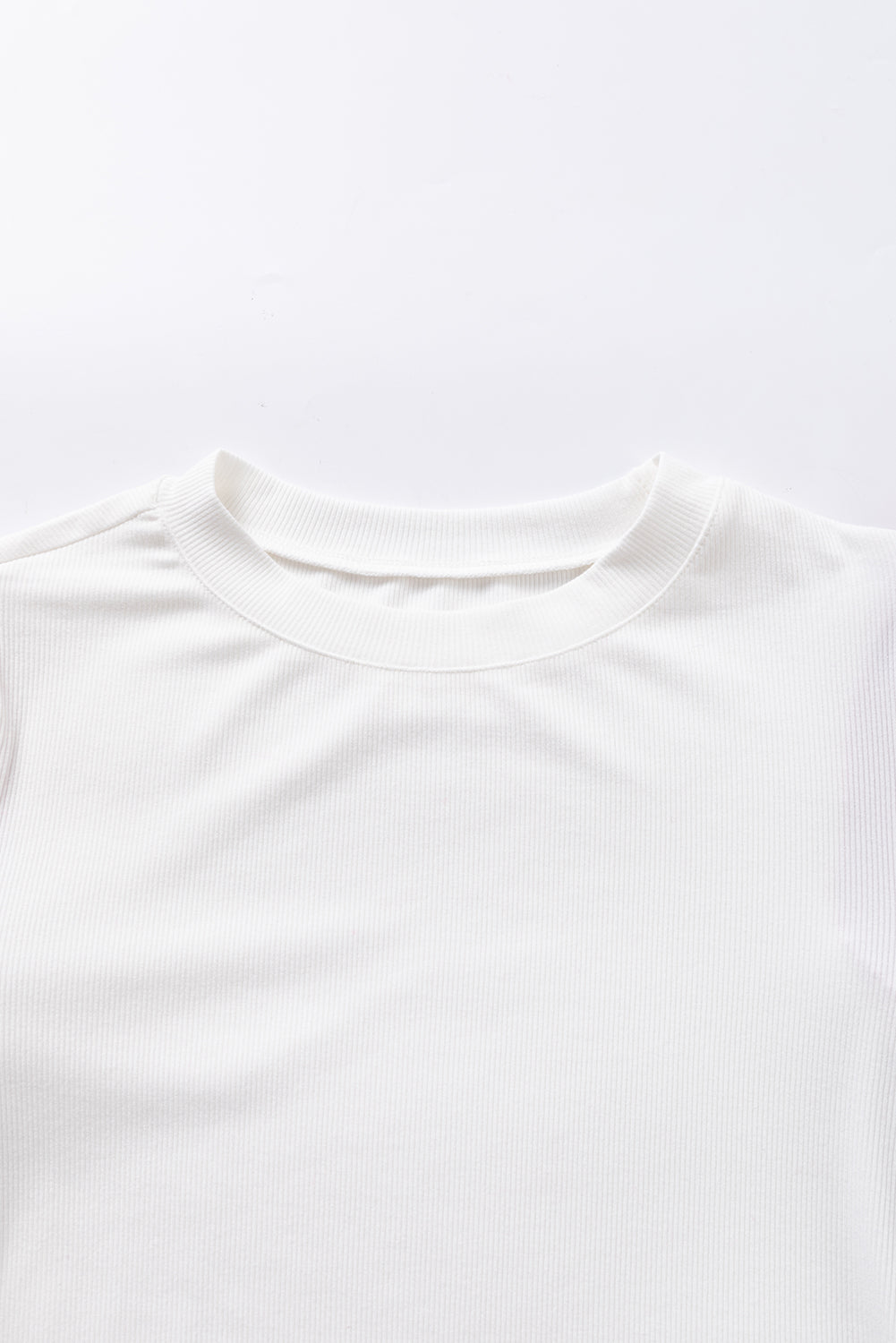 White Tweed Lantern Sleeve Patchwork BlouseMaterial:93%Viscose+7%Elastane



		The blouse features lantern sleeves, which are characterized by their voluminous and puffed shape. 
	
	
		The blouse can be 