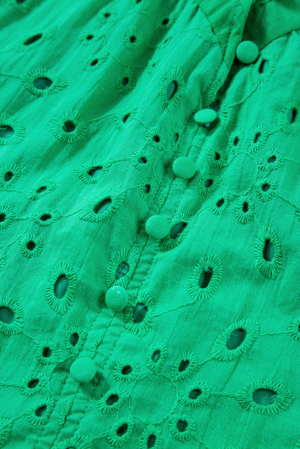 Green Flower Hollow-out Short Puff Sleeve BlouseMaterial:100%Cotton



		With charming floral details and hollow-out accents, this blouse offers a touch of elegance and femininity.
	
	
		Featuring short puff 