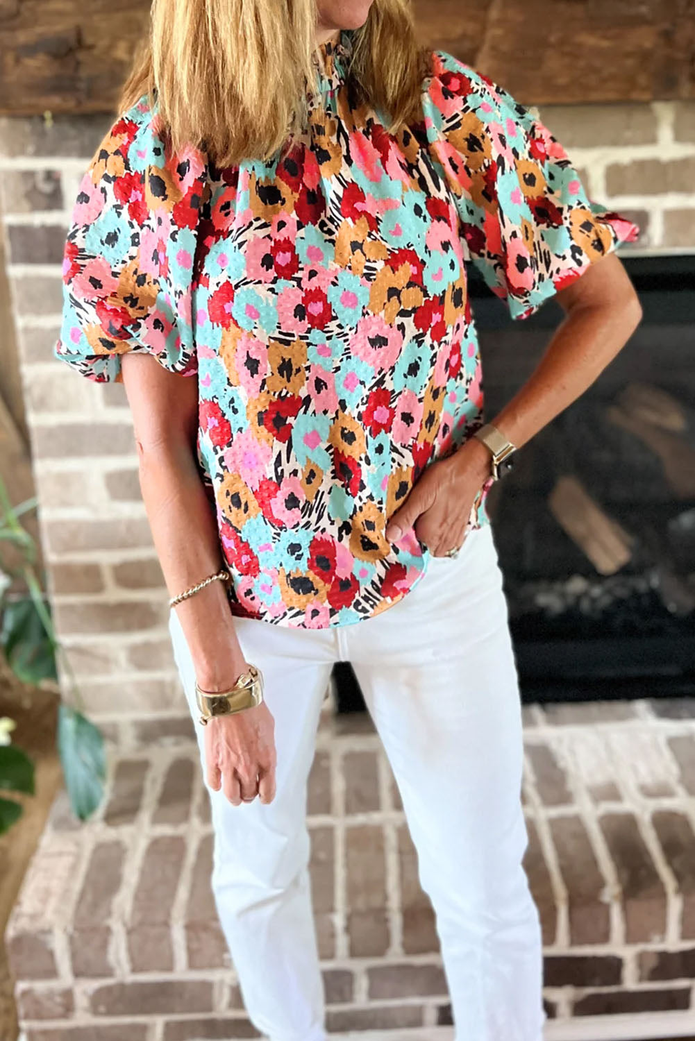 White Frilled Floral Print Puff Sleeve Mock Neck BlouseMaterial:100%Polyester



		The blouse features a frilled hem, adding a feminine and playful touch to the overall silhouette. 
	
	
		Pair it with jeans and flat