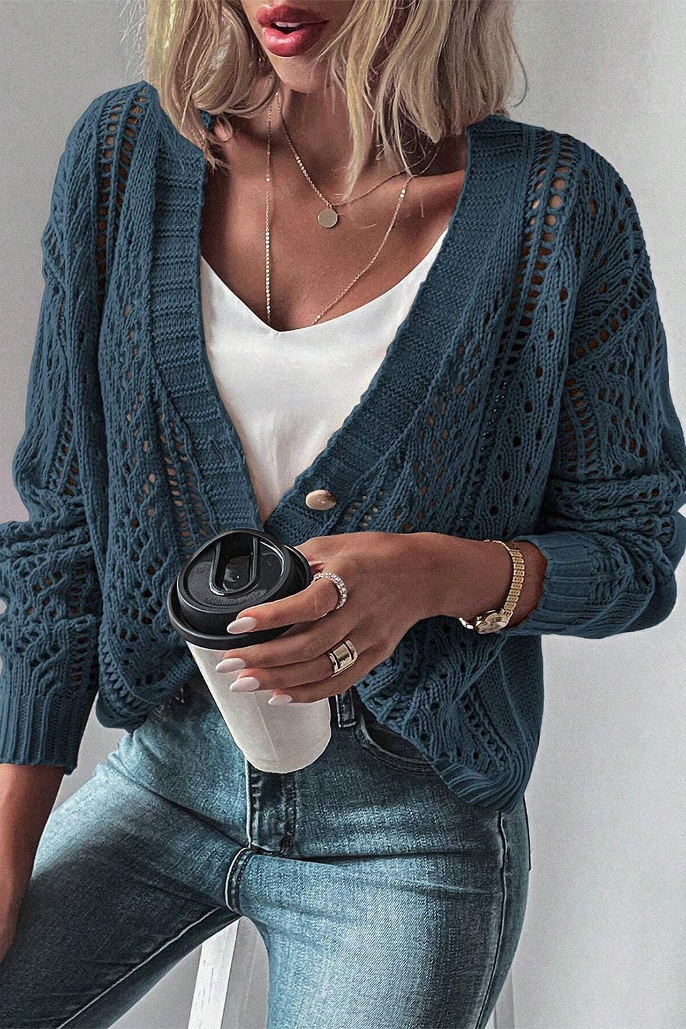 Real Teal Hollow Knit Drop Shoulder CardiganMaterial:60%Cotton+40%Acrylic

• Elevate your casual wardrobe with the cardigan, crafted for comfort and style, ideal for layering during transitional seasons.
• T