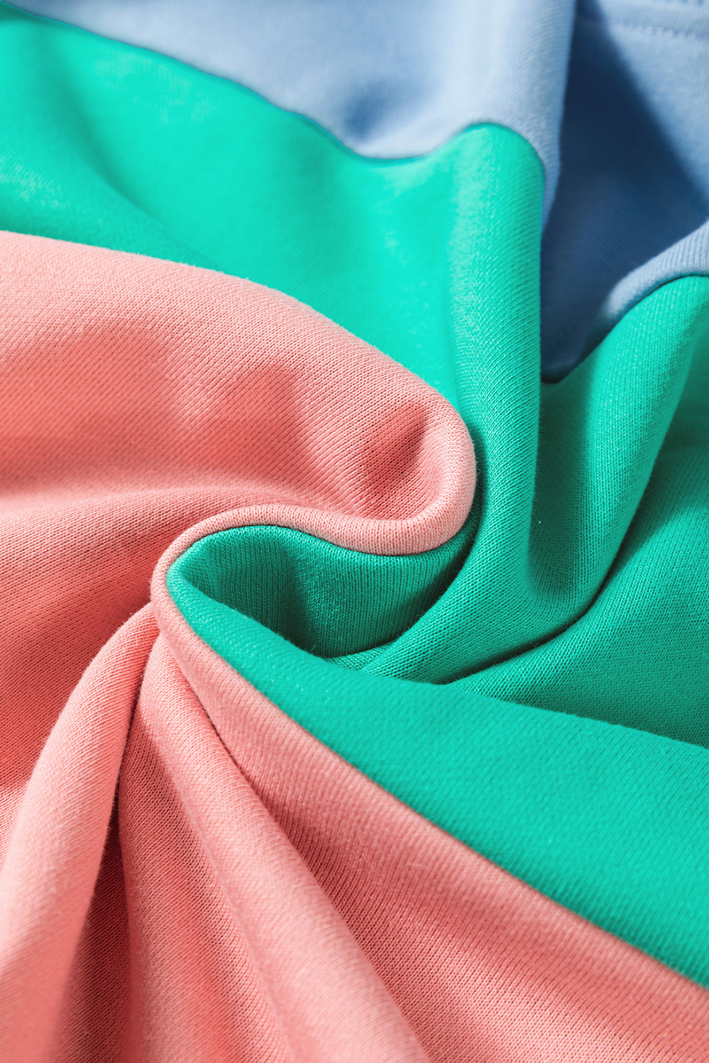 Bright Pink Colorblock Patchwork Drop Shoulder SweatshirtMaterial:70%Polyester+30%Cotton

• Embrace a blend of casual charm and trendy style with our sweatshirt, perfect for a relaxed yet fashionable look. 
• Crafted wit