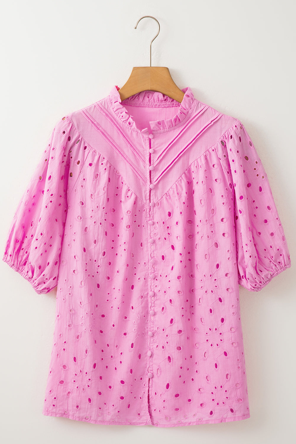 Green Flower Hollow-out Short Puff Sleeve BlouseMaterial:100%Cotton



		With charming floral details and hollow-out accents, this blouse offers a touch of elegance and femininity.
	
	
		Featuring short puff 