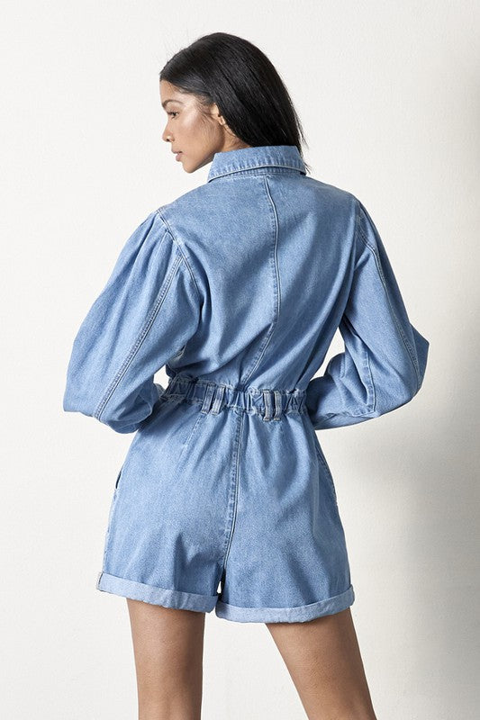 VINTAGE SHORT ROMPERVINTAGE SHORT ROMPER100% COTTON(SIZE S)WAIST - 26 1/2"HIP - 42"FRONT RISE - 13 1/2"LEG OPENING - 25 1/2"INSEAM - 2"*Model wear size S*MODELHEIGHT 5'10"WAIST 25"HIPS 