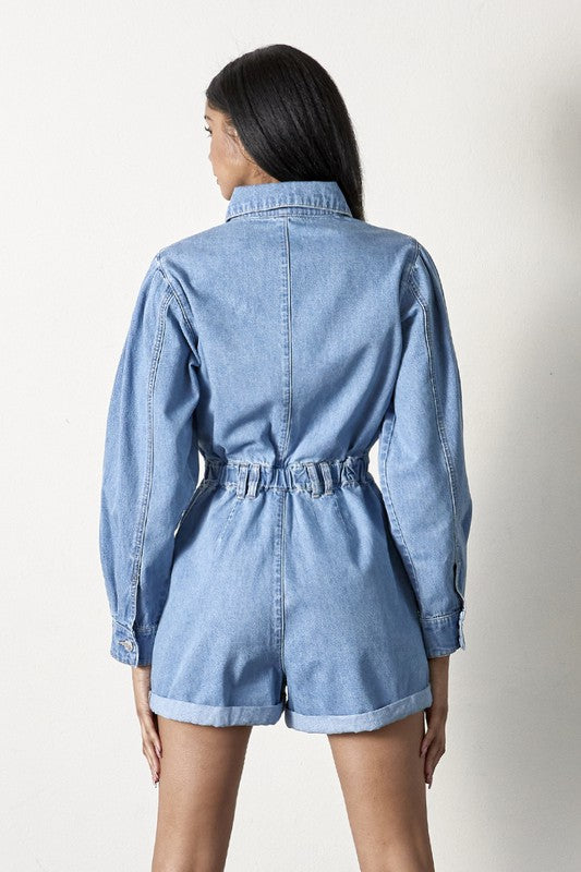 VINTAGE SHORT ROMPERVINTAGE SHORT ROMPER100% COTTON(SIZE S)WAIST - 26 1/2"HIP - 42"FRONT RISE - 13 1/2"LEG OPENING - 25 1/2"INSEAM - 2"*Model wear size S*MODELHEIGHT 5'10"WAIST 25"HIPS 