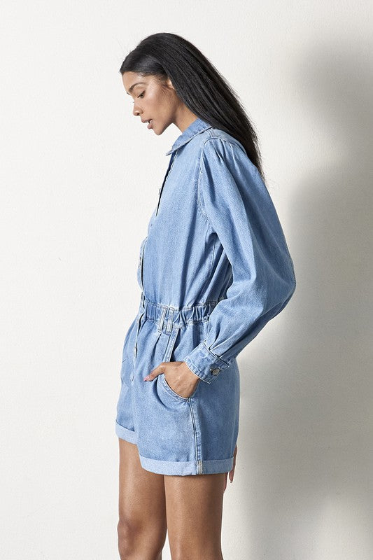 VINTAGE SHORT ROMPERVINTAGE SHORT ROMPER100% COTTON(SIZE S)WAIST - 26 1/2"HIP - 42"FRONT RISE - 13 1/2"LEG OPENING - 25 1/2"INSEAM - 2"*Model wear size S*MODELHEIGHT 5'10"WAIST 25"HIPS 