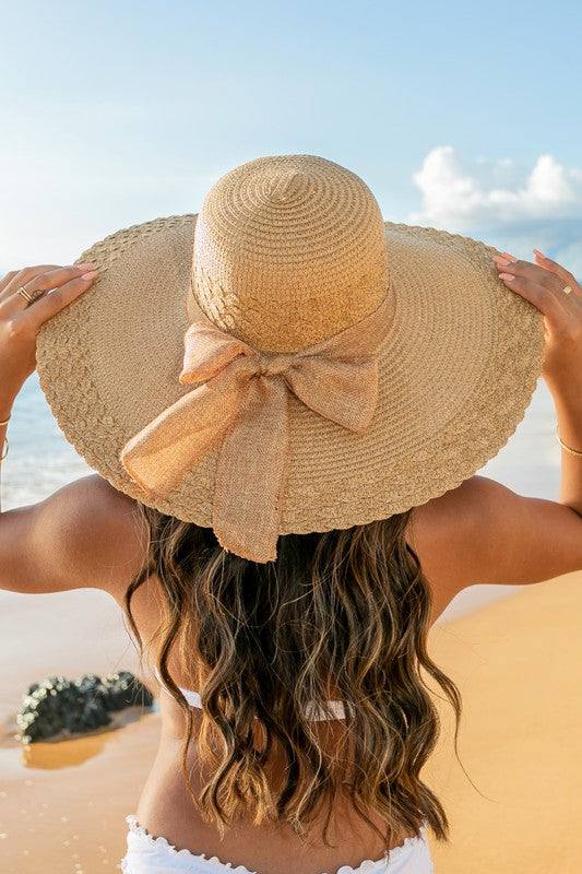 Scallop Edge Bow Accent SunhatScallop Edge Bow Accent Sunhat DetailsScallop edge designBurlap bow accentHat material: 100% strawBrim length: 5.5"Foldable &amp; packableInside lining for all-day c