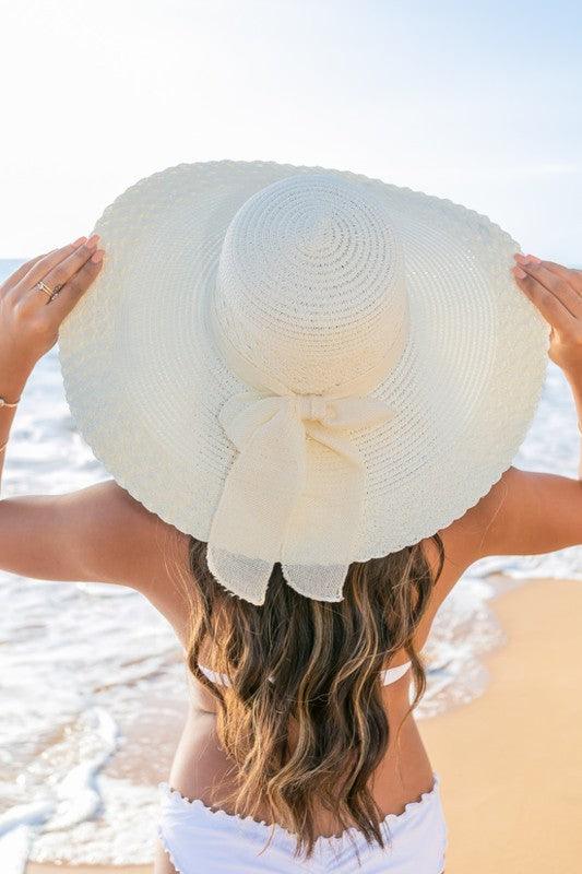 Scallop Edge Bow Accent SunhatScallop Edge Bow Accent Sunhat DetailsScallop edge designBurlap bow accentHat material: 100% strawBrim length: 5.5"Foldable &amp; packableInside lining for all-day c