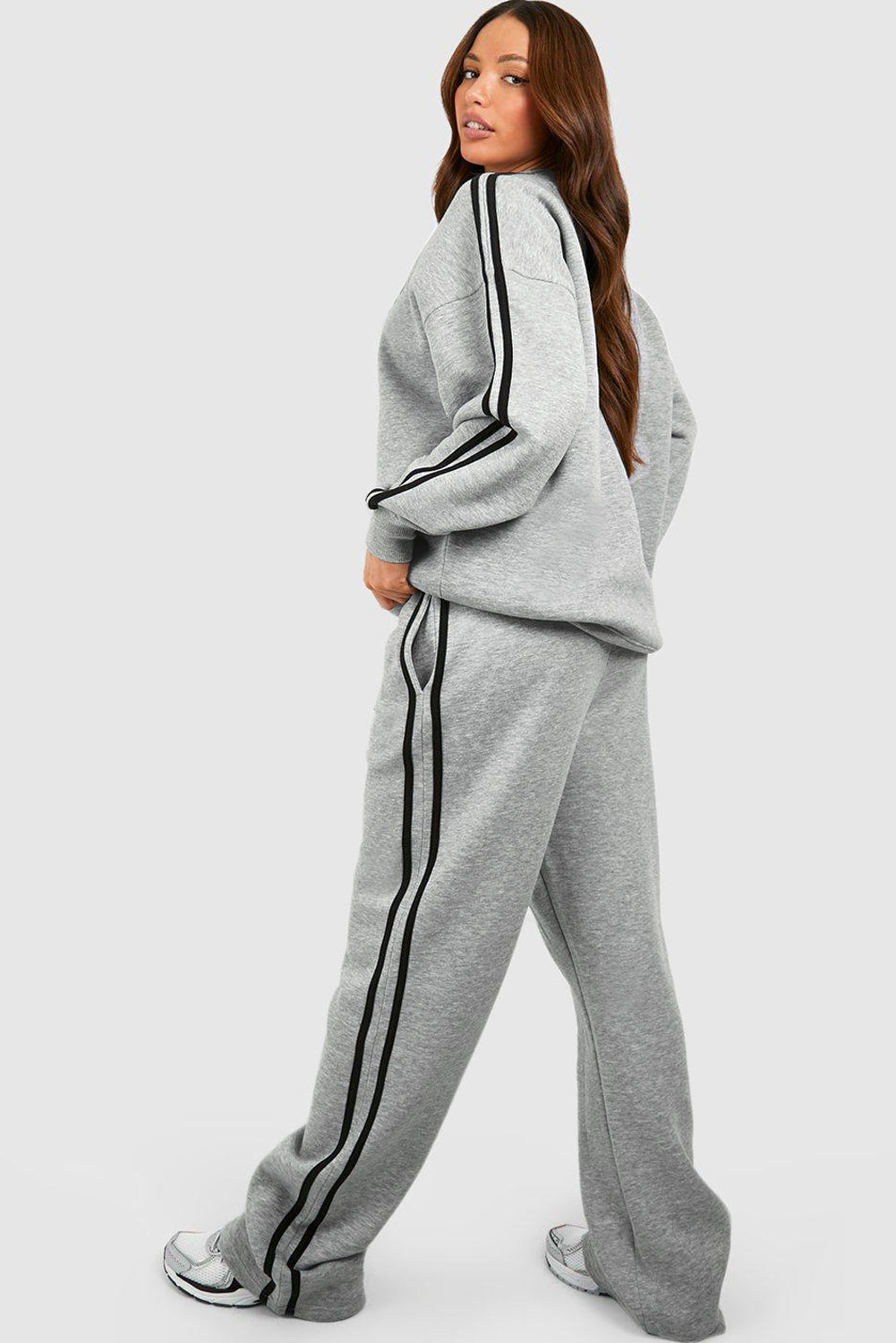 Light Grey Solid Color Side Striped Sweatshirt Pants SetMaterial:50%Polyester+50%Cotton

• This pants set exudes a modern appeal perfect for casual outings or lounging at home.
• Crafted from high-quality fabric for a s
