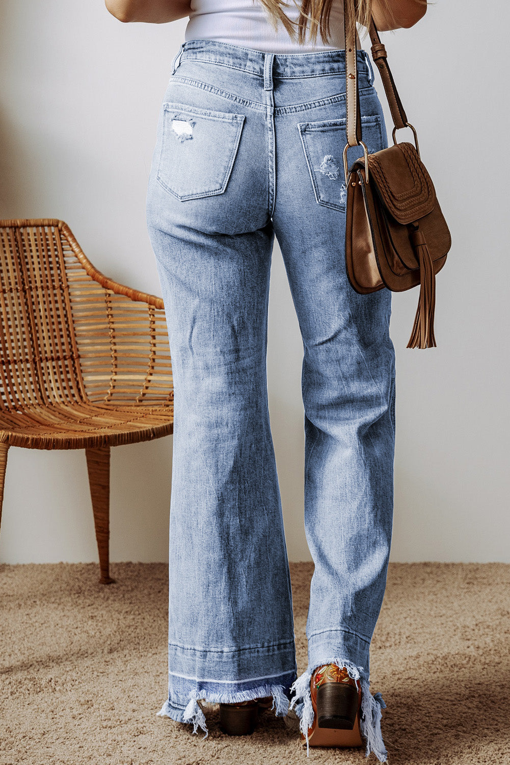 Ashleigh Blue Acid Wash Raw Hem High Waist Flared JeansMaterial:71%Cotton+27.5%Polyester+1.5%Elastane

• Embrace a retro-chic look with the jeans, perfect for casual outings or a stylish night out with friends. 
• The 