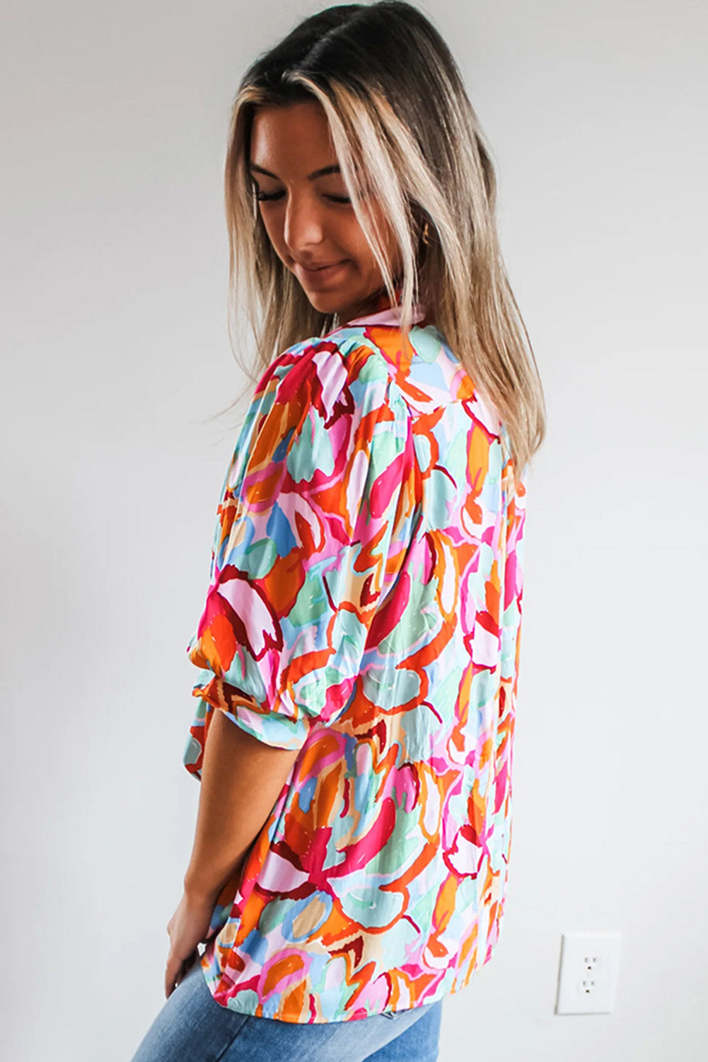 Rose Red Abstract Print V Neck Puff Sleeve BlouseMaterial:100%Viscose



		Make a statement with our blouse, crafted from a lightweight and eye-catching fabric that exudes personality and style.
	
	
		This blo