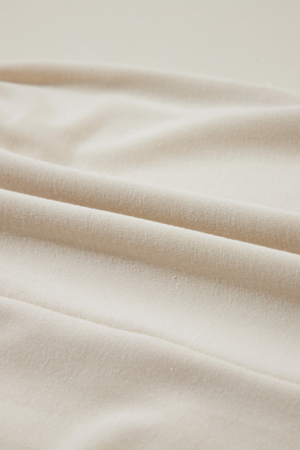 Beige Solid Color Buttons Smocked Sleeveless RomperMaterial:85%Polyester+10%Cotton+5%Elastane

• Its high waist design adds a flattering touch to any silhouette.
• Embrace the versatility of this romper with its sl