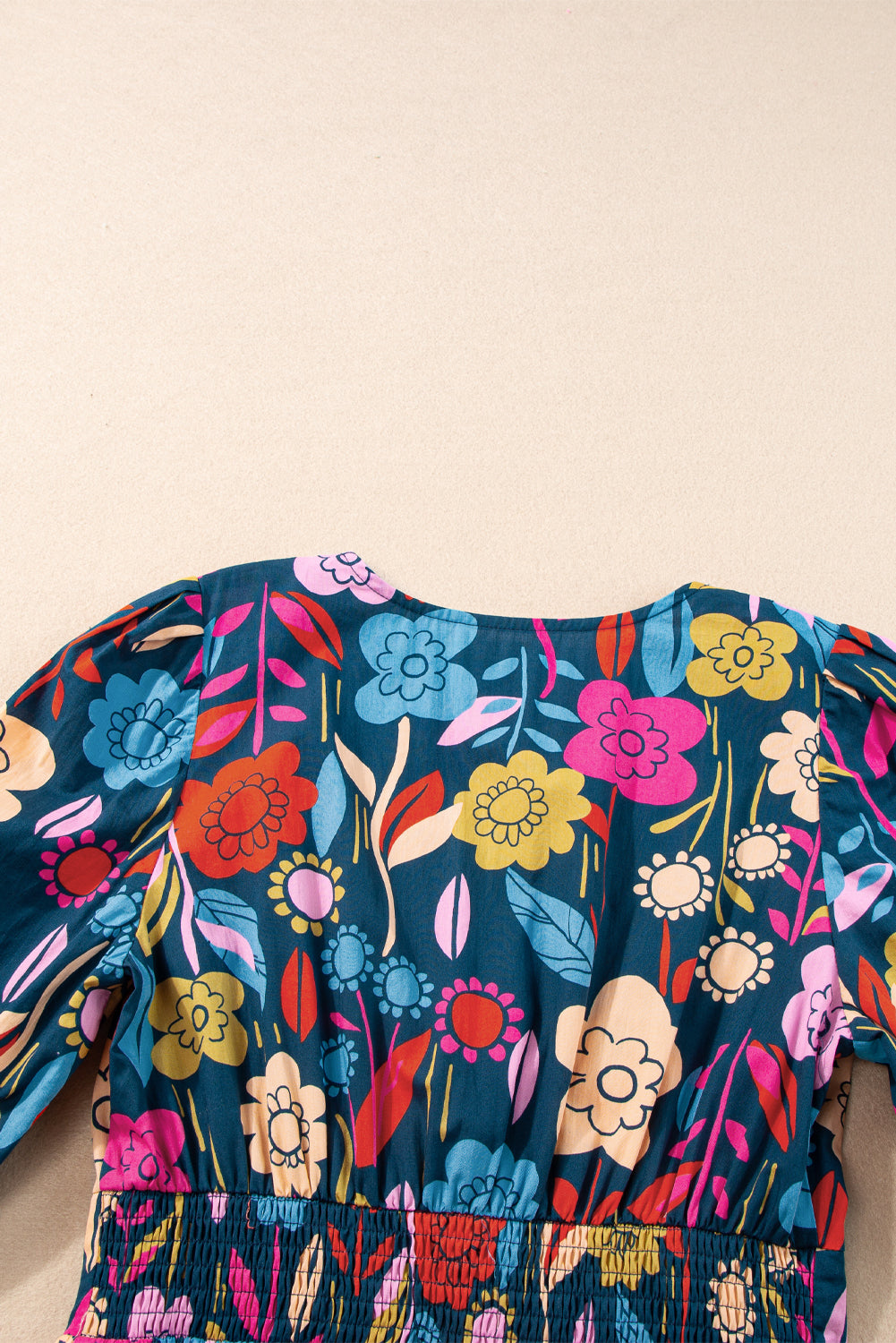 Green Floral Print Split V Neck Puff Sleeve Maxi DressMaterial:100%Cotton



		The dress is made from a soft and breathable fabric, ensuring comfort and a lightweight feel.
	
	
		This maxi dress features a split V 