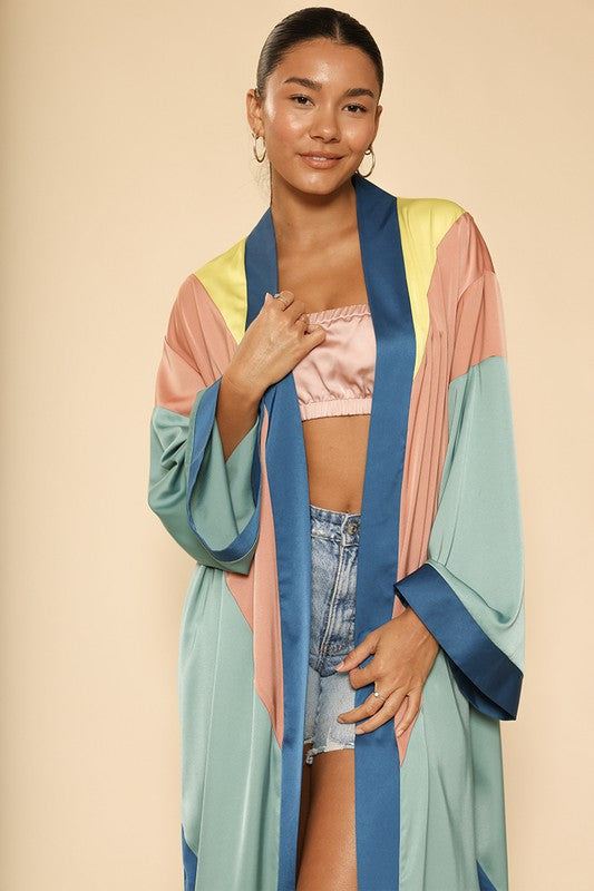 Chevron Kimono*Exclusive In-House Design*- Maxi kimono with chevron motif- Side slits- Textured satin fabric- Runs bigMade In: China