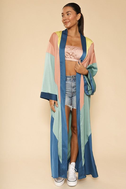 Chevron Kimono*Exclusive In-House Design*- Maxi kimono with chevron motif- Side slits- Textured satin fabric- Runs bigMade In: China