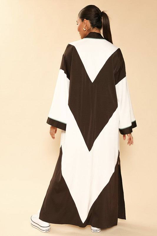Chevron Kimono*Exclusive In-House Design*- Maxi kimono with chevron motif- Side slits- Textured satin fabric- Runs bigMade In: China