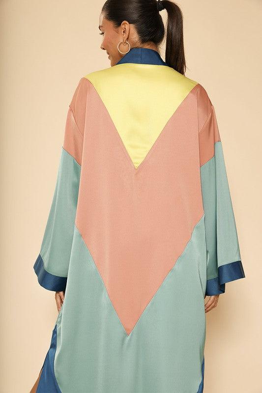 Chevron Kimono*Exclusive In-House Design*- Maxi kimono with chevron motif- Side slits- Textured satin fabric- Runs bigMade In: China