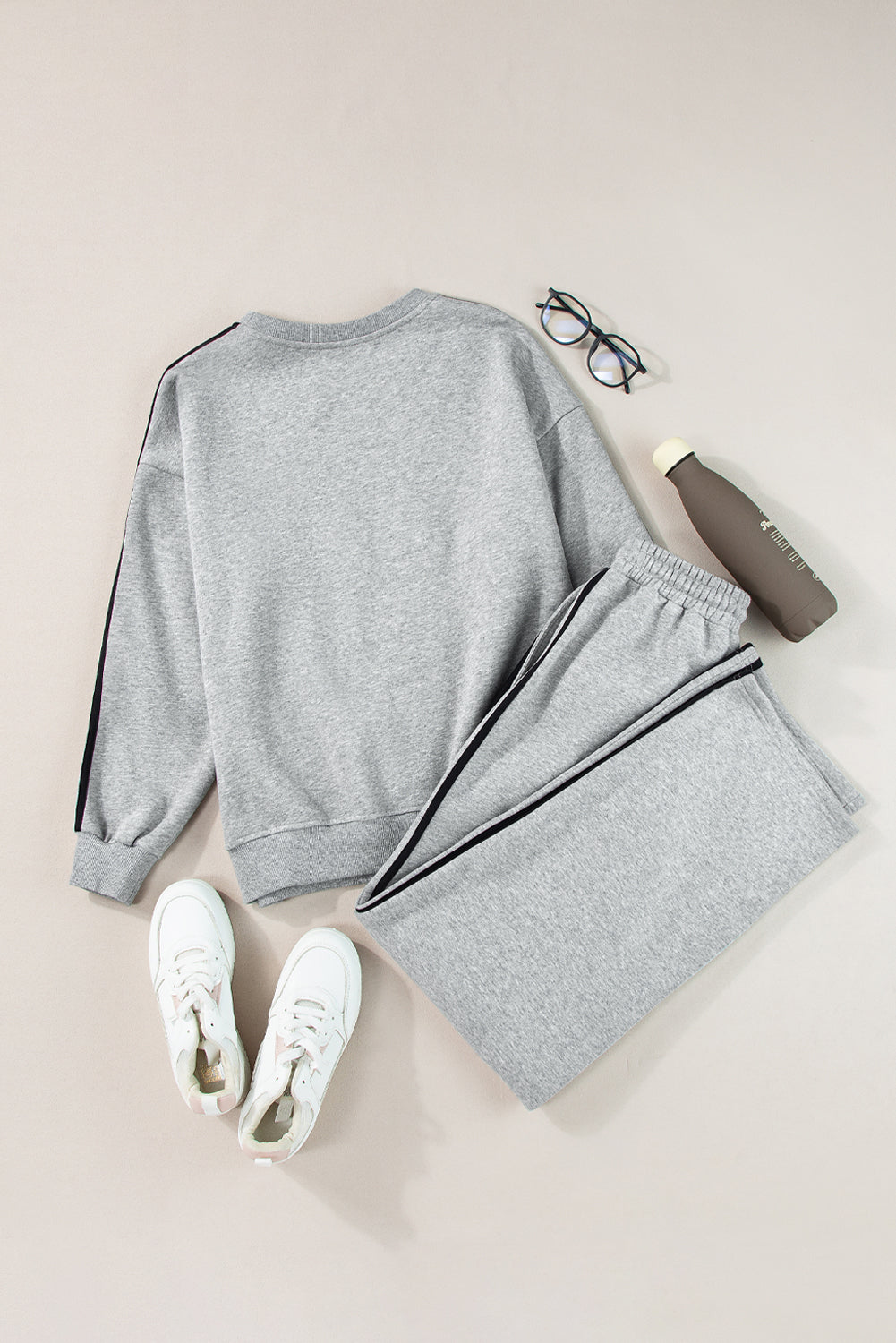 Light Grey Solid Color Side Striped Sweatshirt Pants SetMaterial:50%Polyester+50%Cotton

• This pants set exudes a modern appeal perfect for casual outings or lounging at home.
• Crafted from high-quality fabric for a s