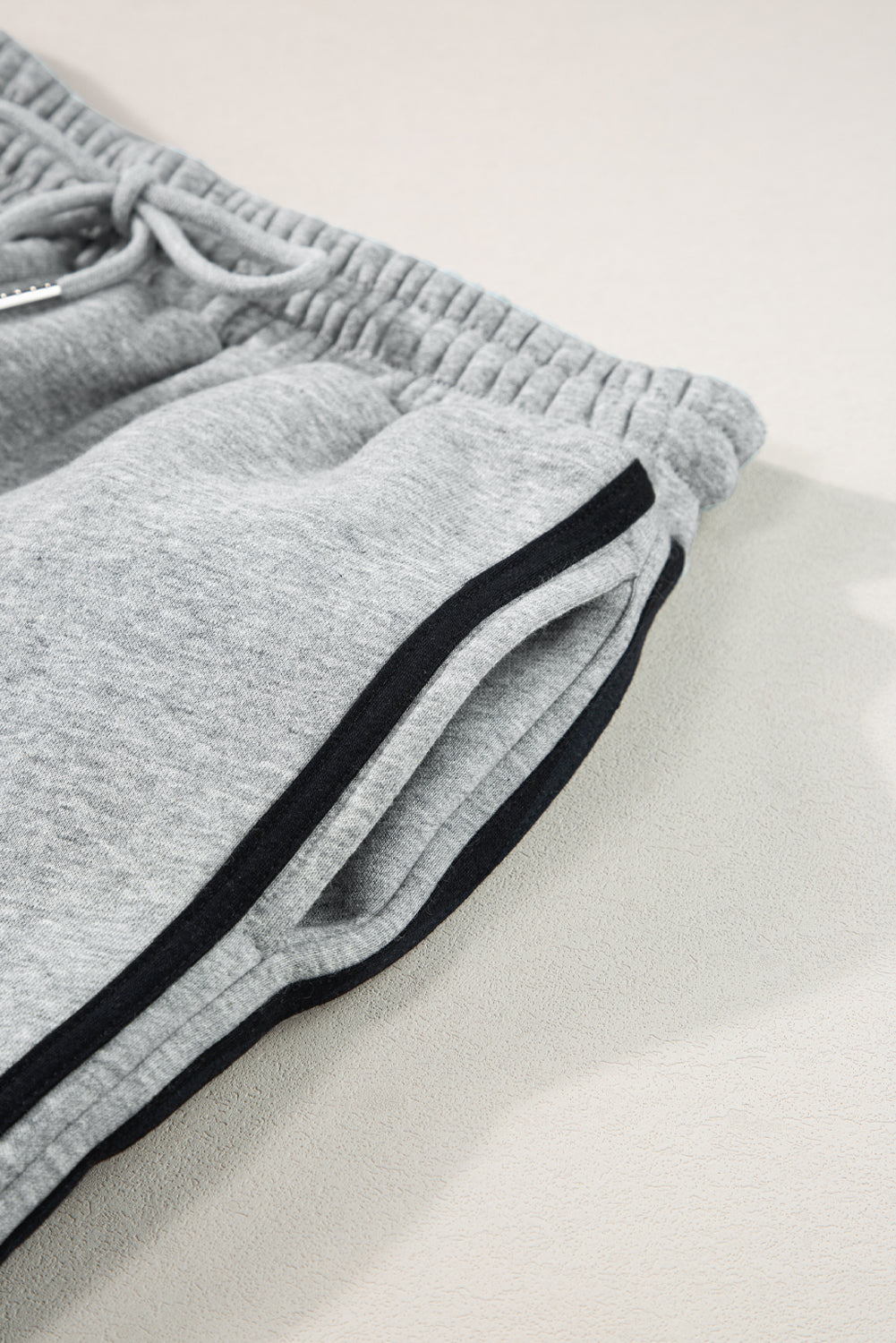 Light Grey Solid Color Side Striped Sweatshirt Pants SetMaterial:50%Polyester+50%Cotton

• This pants set exudes a modern appeal perfect for casual outings or lounging at home.
• Crafted from high-quality fabric for a s