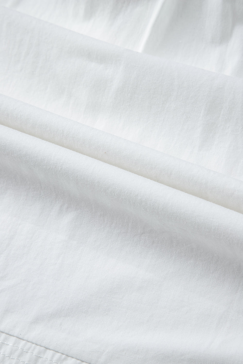 White Solid Color Ruched Bubble Sleeve V Neck ShirtMaterial:100%Cotton

• The ruched detailing on the sleeves adds a touch of texture and visual interest, making this top a standout choice for any occasion. 
• Craf