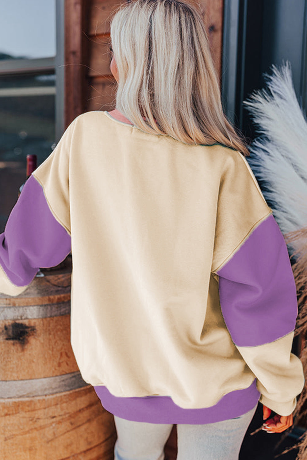 Bright Pink Colorblock Patchwork Drop Shoulder SweatshirtMaterial:70%Polyester+30%Cotton

• Embrace a blend of casual charm and trendy style with our sweatshirt, perfect for a relaxed yet fashionable look. 
• Crafted wit