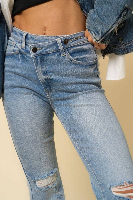 CROSSOVER WIDE LEG- 61% Cotton, 32% Polyester, 5% Viscose, 1.5% Spandex- Viscose Blend Stretch Denim- Crossover Wide Leg- Bottom Fray Detail- Front Zipper Fly-5 pocketsModel is wearin