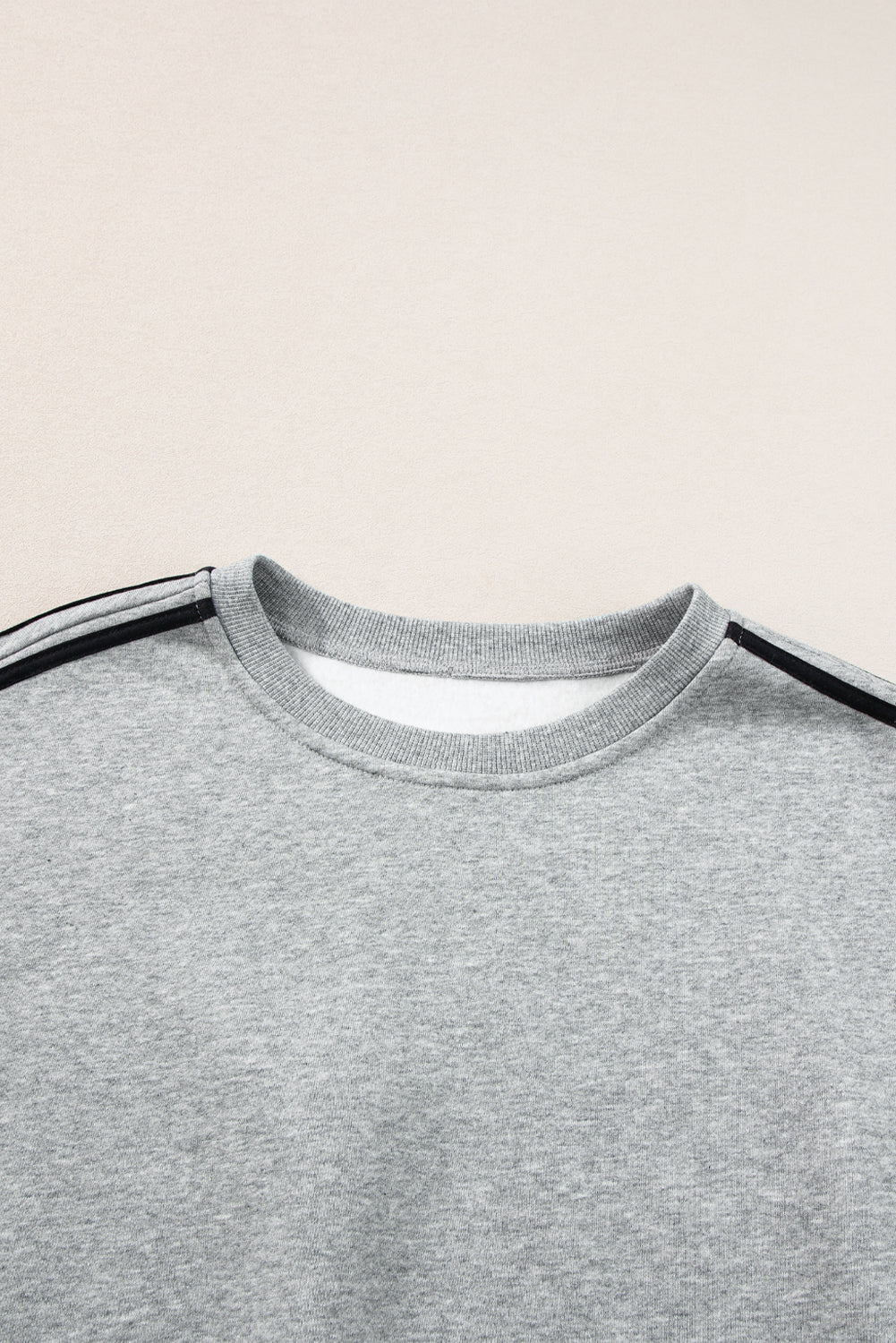 Light Grey Solid Color Side Striped Sweatshirt Pants SetMaterial:50%Polyester+50%Cotton

• This pants set exudes a modern appeal perfect for casual outings or lounging at home.
• Crafted from high-quality fabric for a s