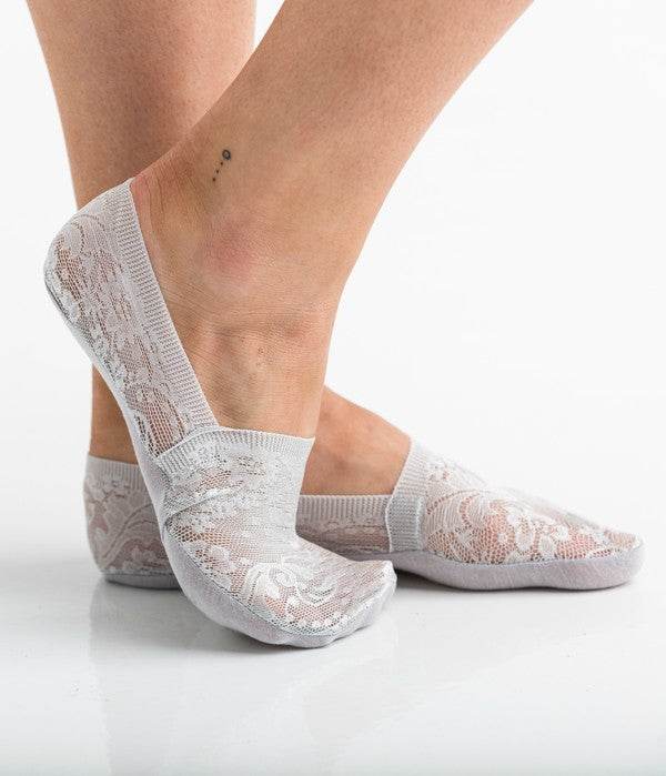 No Slip Floral Lace Sneaker Socks- 3 PackLightweight, no show, no slip socks give you the layer you need without adding any extra bulk.Sold in Packs of ThreeFloral Lace Design90% Acrylic/ 10% SpandexNo-slip