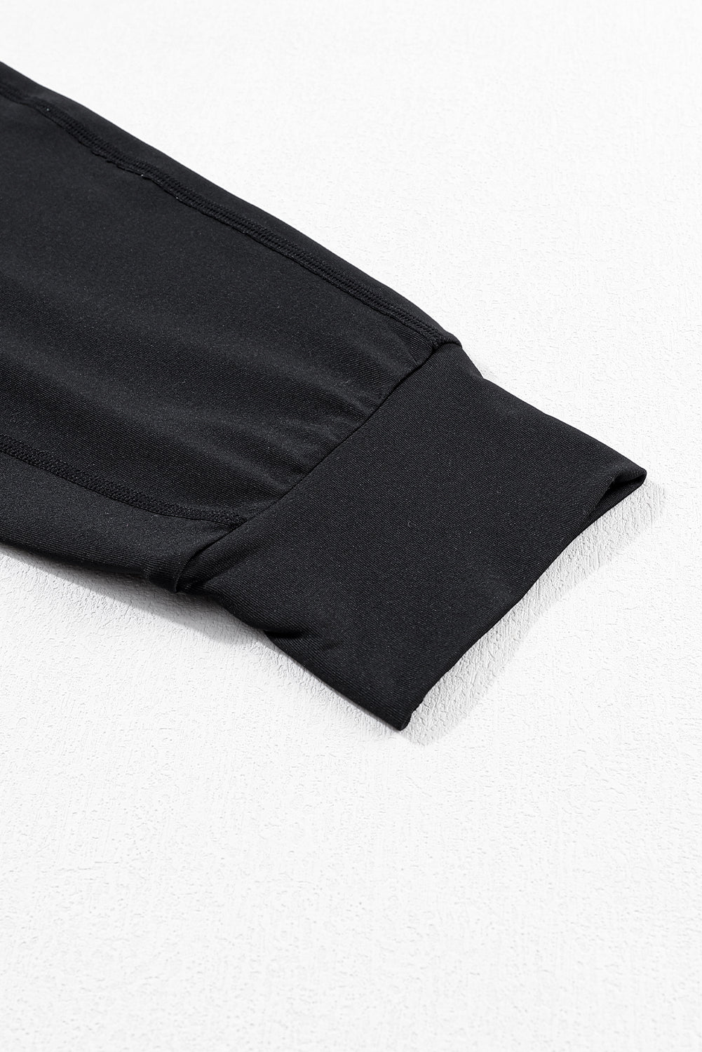 Black Exposed Seam High Waist Pocketed JoggersMaterial:100%Polyester



		These solid joggers are a versatile addition to your wardrobe, suitable for individuals of all body types.

	
		The exposed seam desi