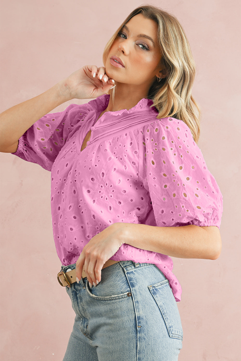 Green Flower Hollow-out Short Puff Sleeve BlouseMaterial:100%Cotton



		With charming floral details and hollow-out accents, this blouse offers a touch of elegance and femininity.
	
	
		Featuring short puff 