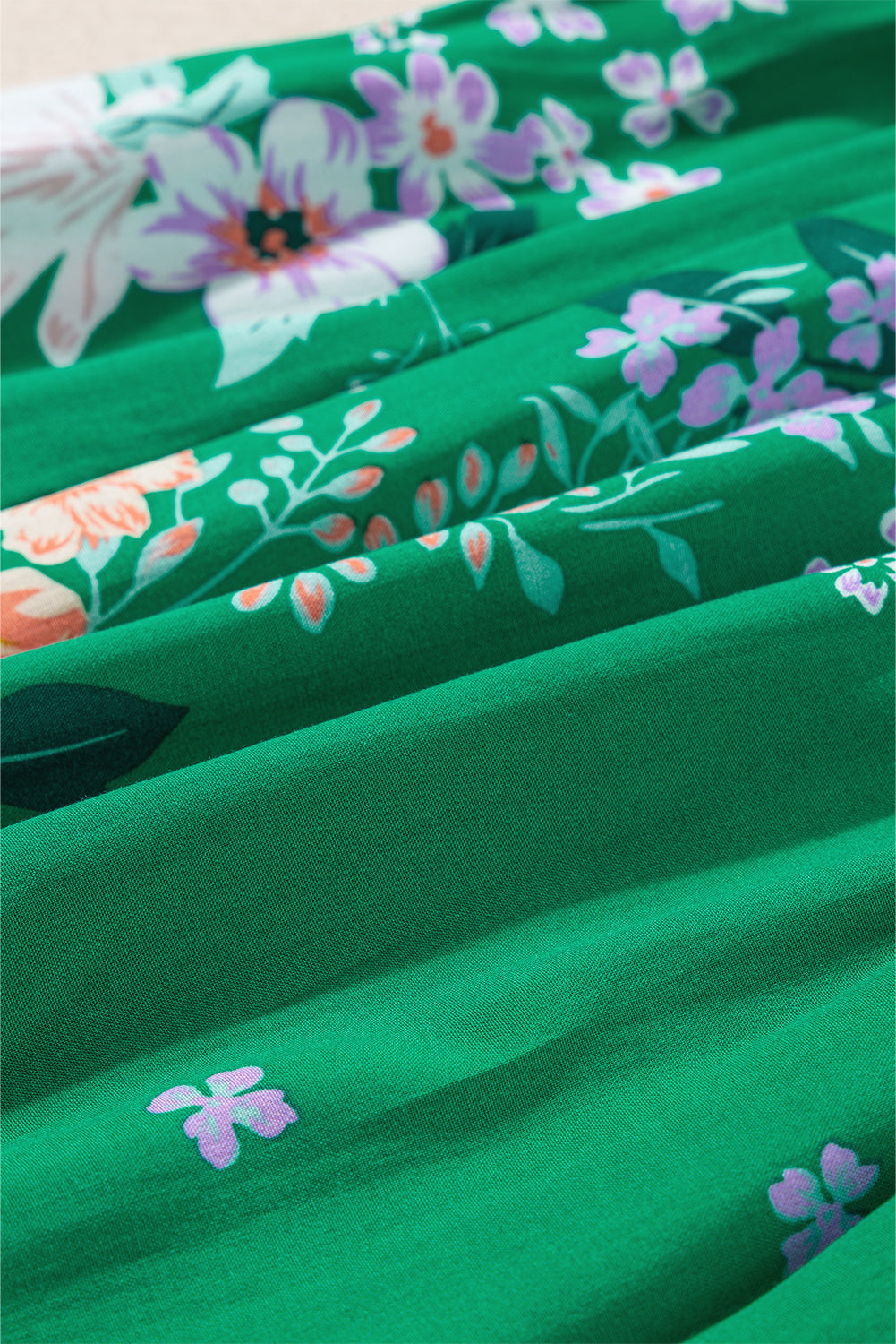 Green Floral Print Bubble Sleeve Smocked Tiered Midi DressMaterial:100%Viscose



		This chic dress adds a vibrant and feminine touch, creating a romantic look
	
	
		The smocked panel provides a fitted and flattering w