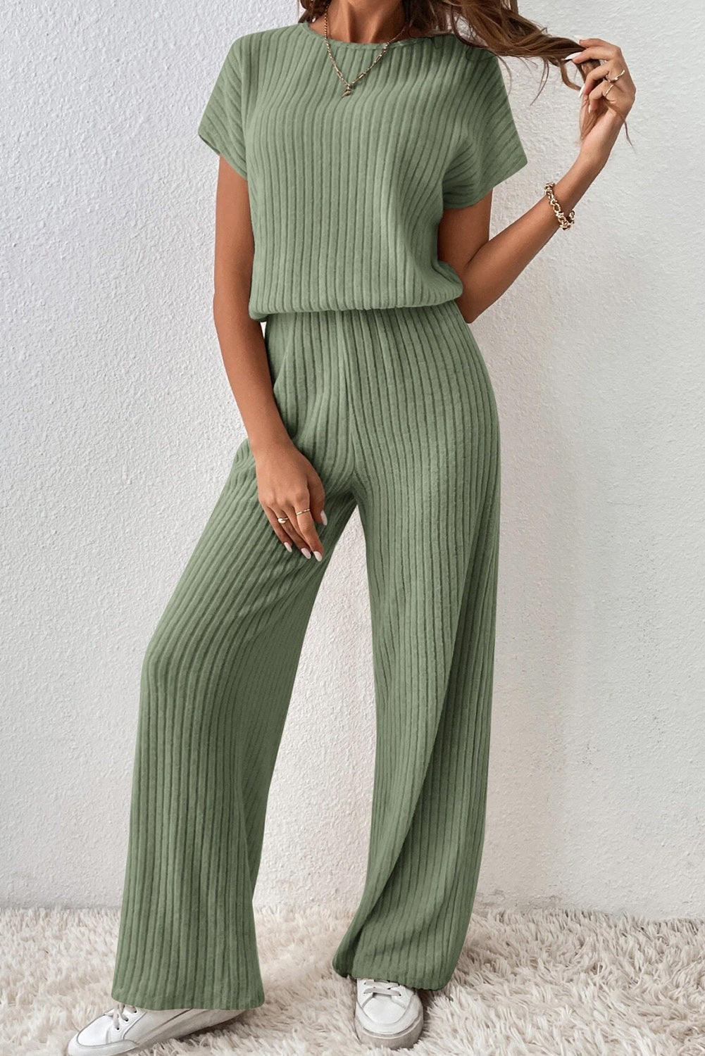 Grass Green Solid Color Ribbed Short Sleeve Wide Leg JumpsuitMaterial:85%Polyester+10%Viscose+5%Elastane



		The jumpsuit is a versatile and trendy one-piece outfit, featuring a solid color design that offers a sleek and mi