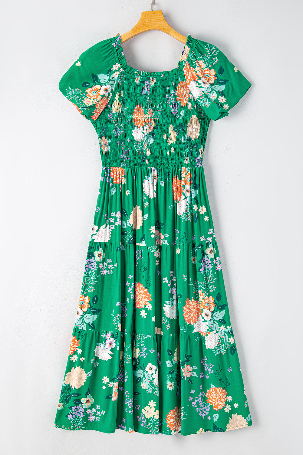 Green Floral Print Bubble Sleeve Smocked Tiered Midi DressMaterial:100%Viscose



		This chic dress adds a vibrant and feminine touch, creating a romantic look
	
	
		The smocked panel provides a fitted and flattering w