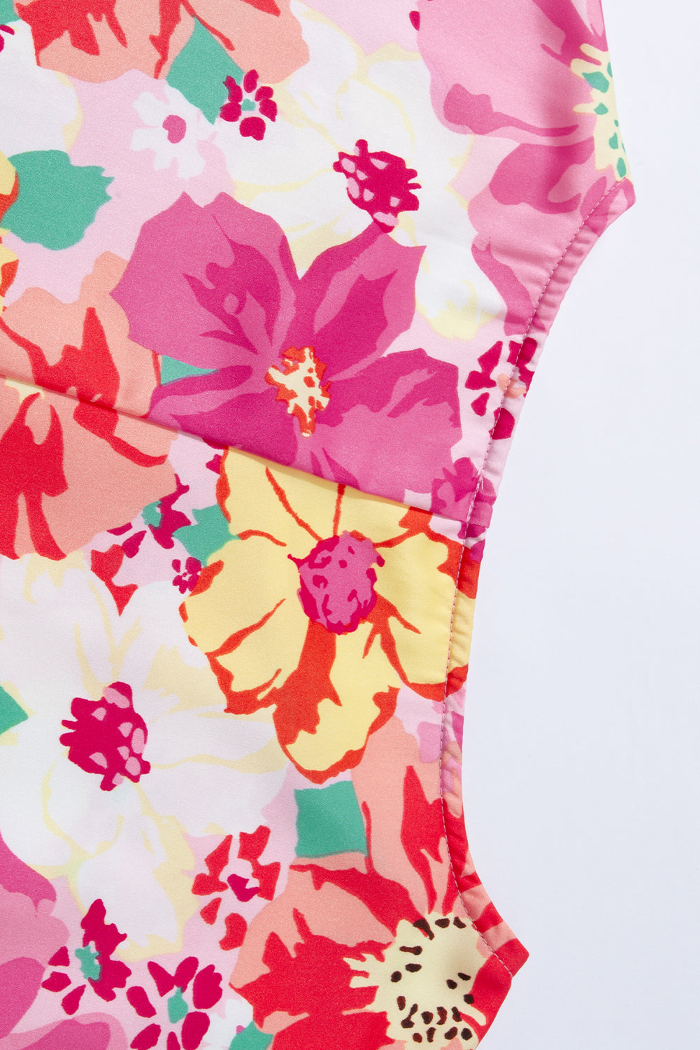 Pink Shirred Cuffs 3/4 Sleeve Boho Floral BlouseMaterial:100%Polyester



		The blouse is a stylish and feminine top featuring shirred cuffs and a boho-inspired floral print, adding a touch of bohemian charm to 