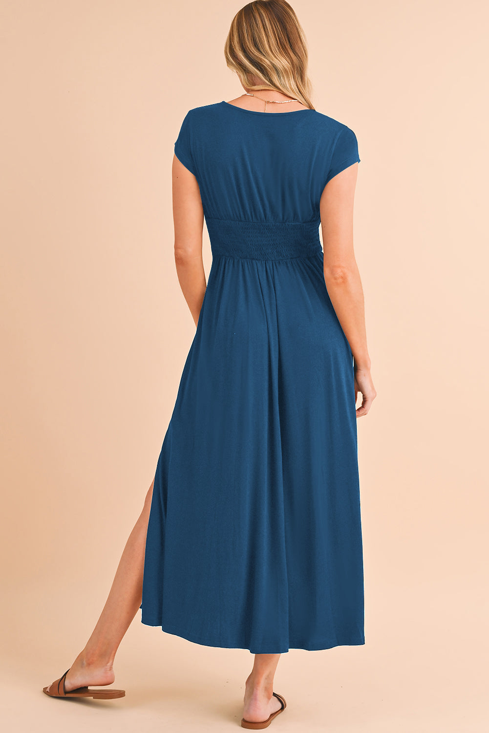 Peacock Blue Deep V Neck Ruched High Waist Midi DressMaterial:65%Polyester+30%Viscose+5%Elastane



		This concise long dress is versatile and suitable for various occasions. 
	
	
		The trendy high-waist look is e