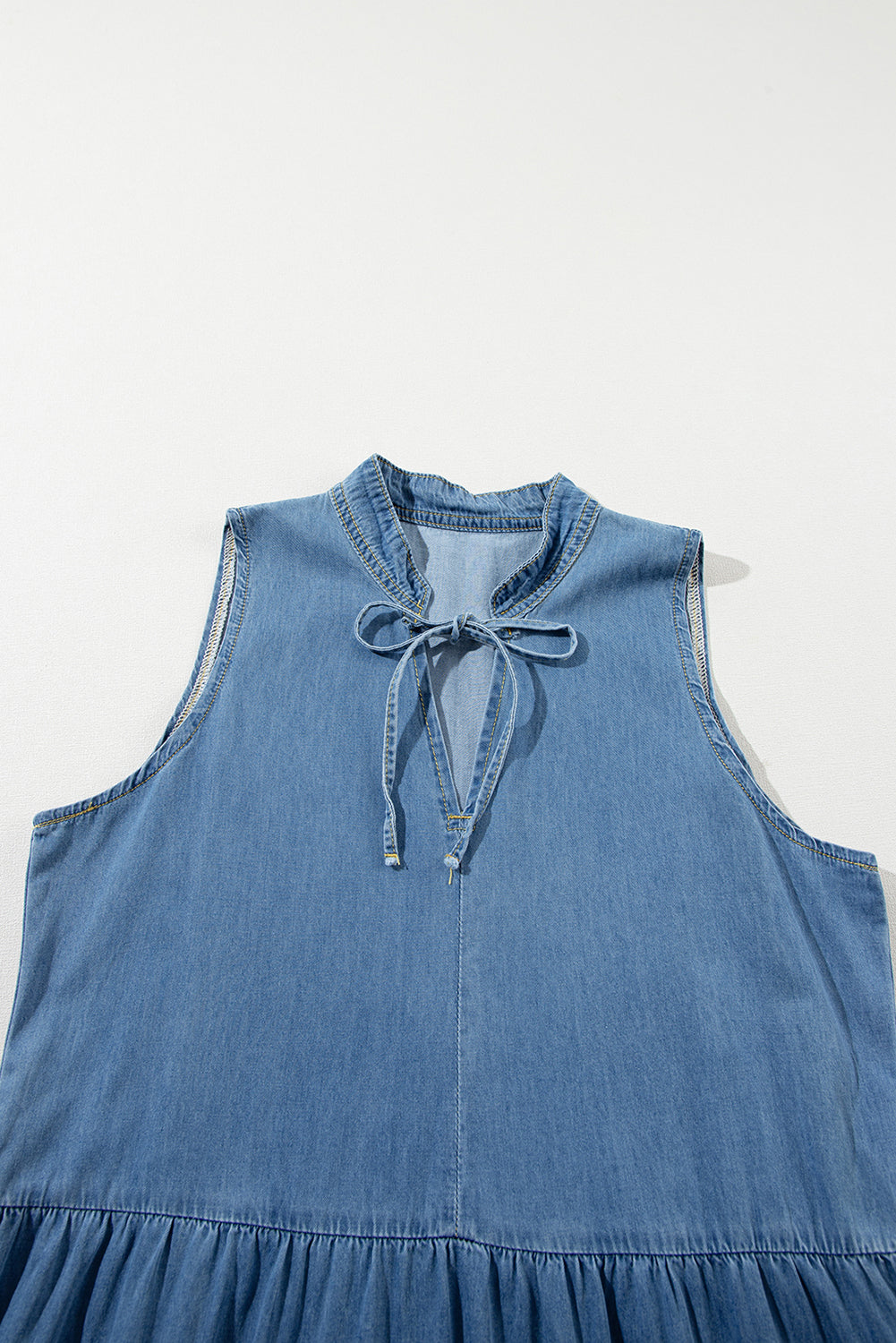 Blue Sleeveless Tiered Chambray Maxi DressMaterial:95%Cotton+5%Polyester


	


		This maxi dress is perfect for summer. The lightweight and airy silhouette is comfortable and breathable. 
	
	
		The ch
