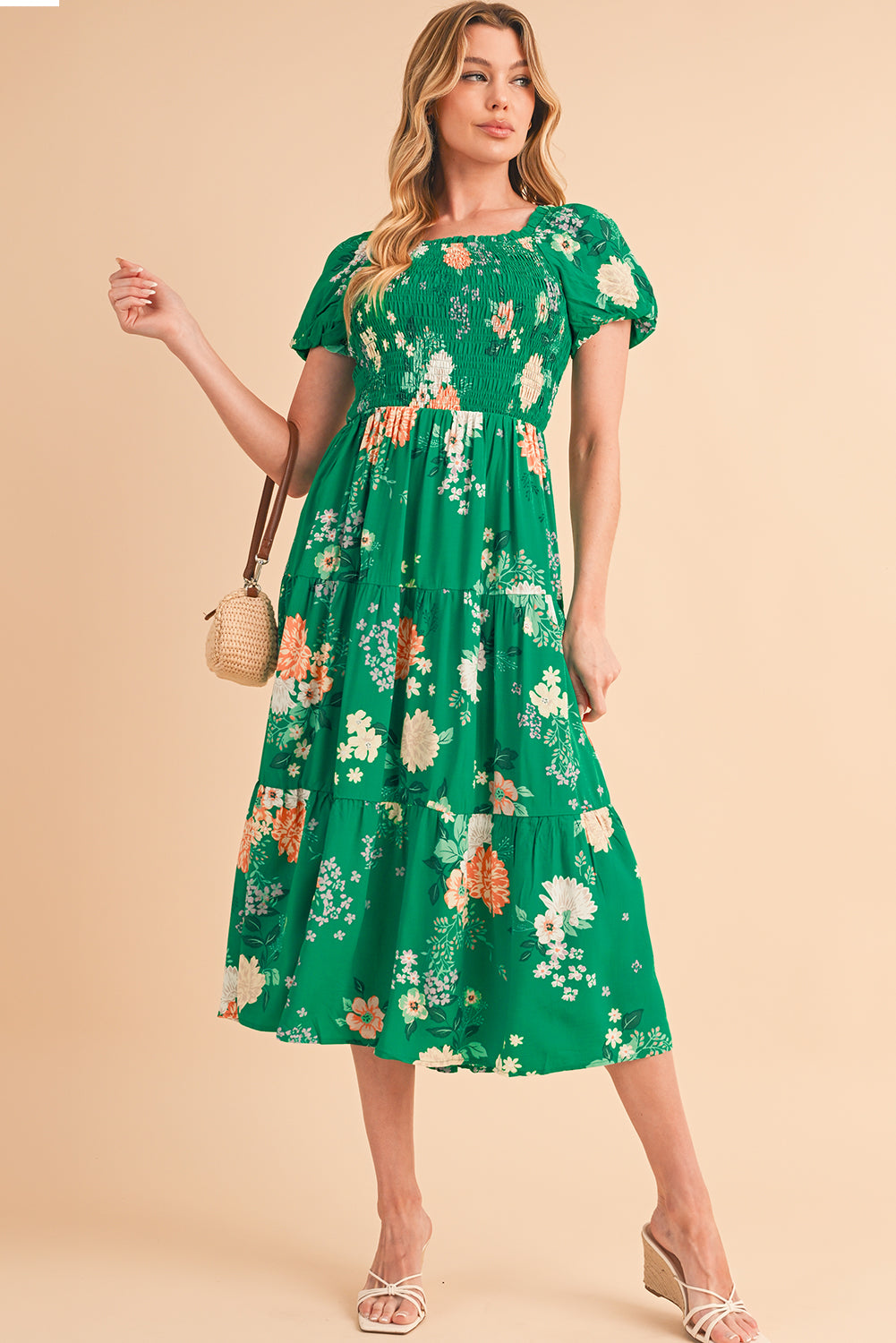 Green Floral Print Bubble Sleeve Smocked Tiered Midi DressMaterial:100%Viscose



		This chic dress adds a vibrant and feminine touch, creating a romantic look
	
	
		The smocked panel provides a fitted and flattering w