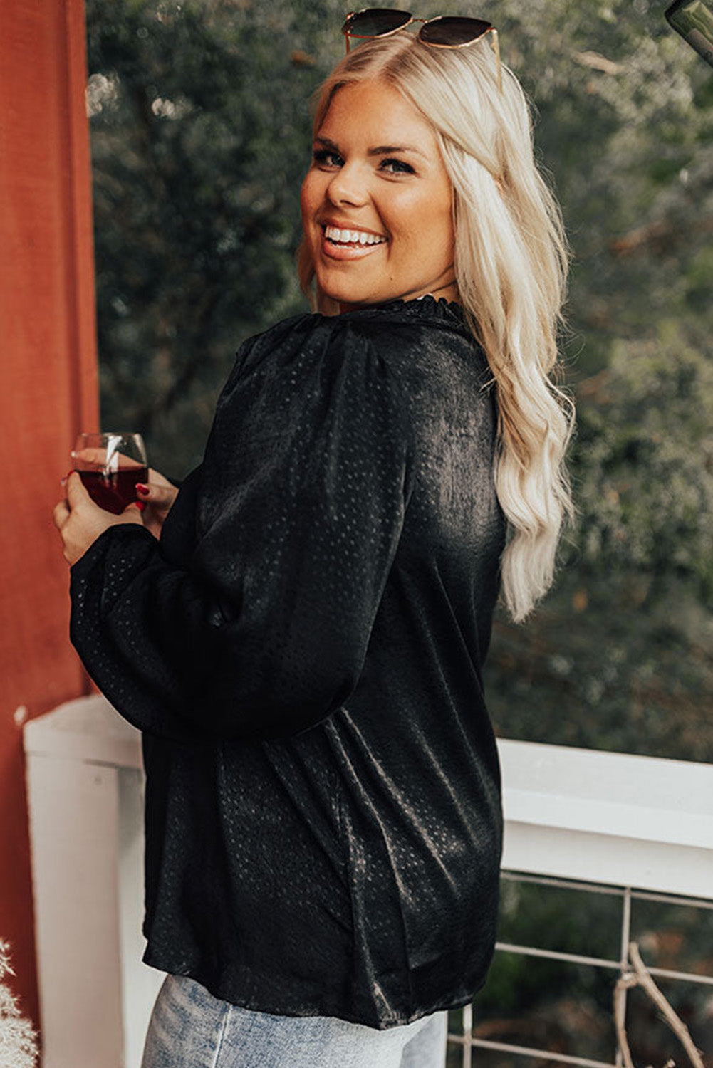 Black Plus Size Leopard Print Frill Notch V Neck BlouseMaterial:100%Polyester



		This leopard blouse creates a bold and fashionable statement.
	
	
		Designed for plus sizes, ensuring a comfortable and flattering f