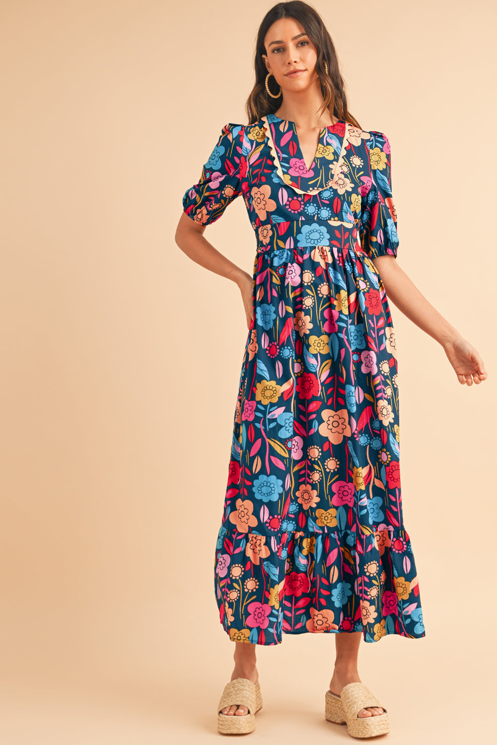 Green Floral Print Split V Neck Puff Sleeve Maxi DressMaterial:100%Cotton



		The dress is made from a soft and breathable fabric, ensuring comfort and a lightweight feel.
	
	
		This maxi dress features a split V 