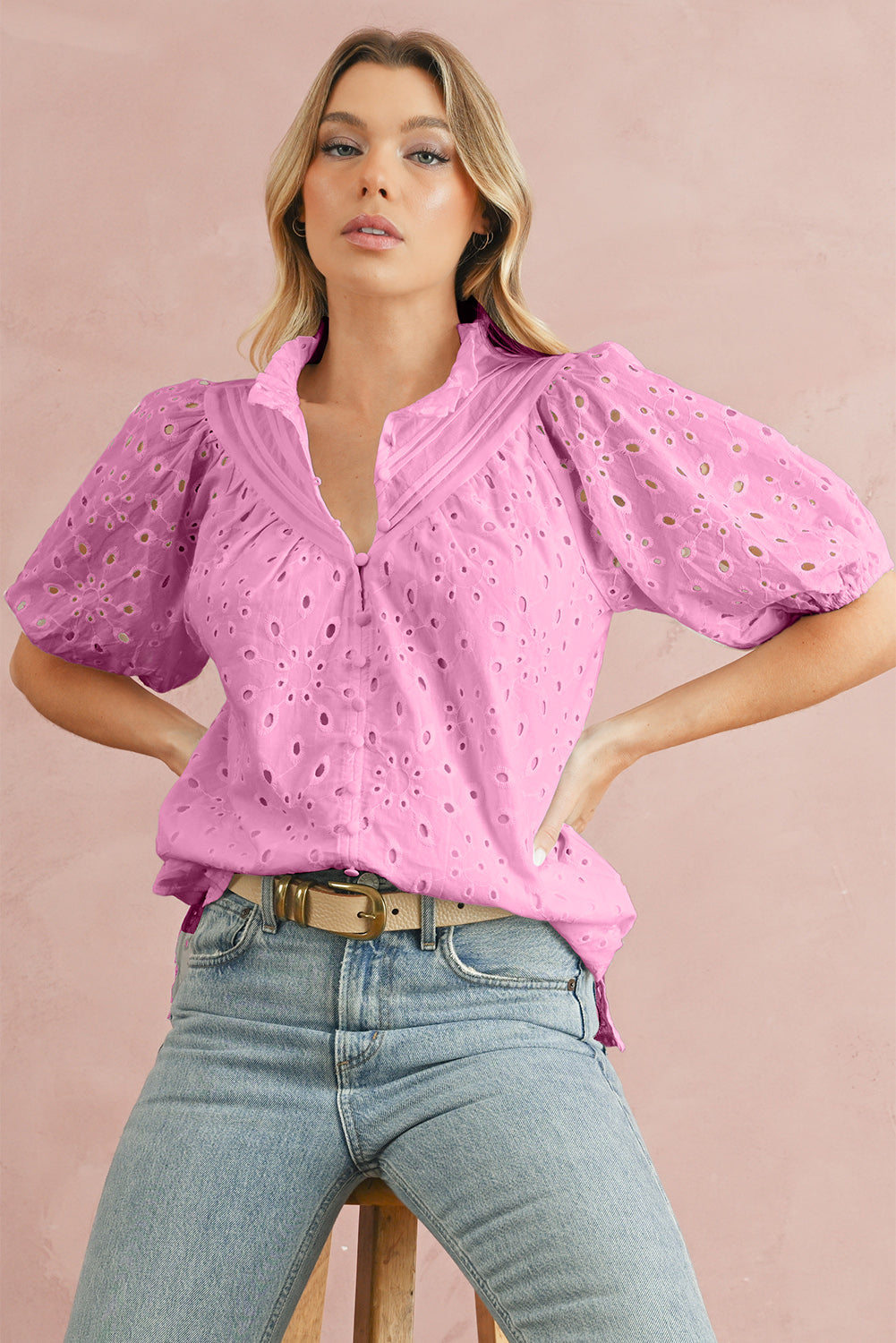 Green Flower Hollow-out Short Puff Sleeve BlouseMaterial:100%Cotton



		With charming floral details and hollow-out accents, this blouse offers a touch of elegance and femininity.
	
	
		Featuring short puff 