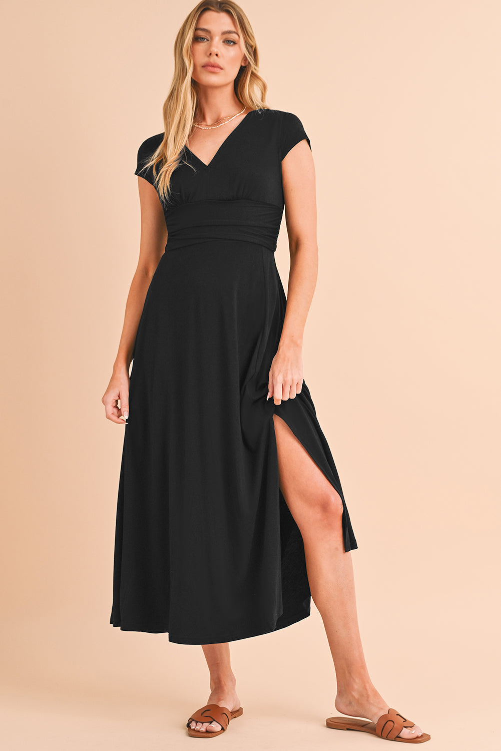 Peacock Blue Deep V Neck Ruched High Waist Midi DressMaterial:65%Polyester+30%Viscose+5%Elastane



		This concise long dress is versatile and suitable for various occasions. 
	
	
		The trendy high-waist look is e