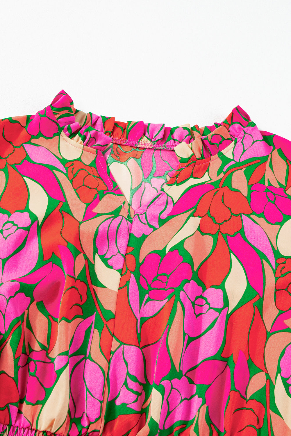 Rose Floral Flounce Sleeve Smocked Waist Tiered Maxi DressMaterial:100%Polyester

• Exude bohemian elegance in this maxi dress, featuring a smocked waist for a flattering silhouette.
• The tiered design adds a whimsical t