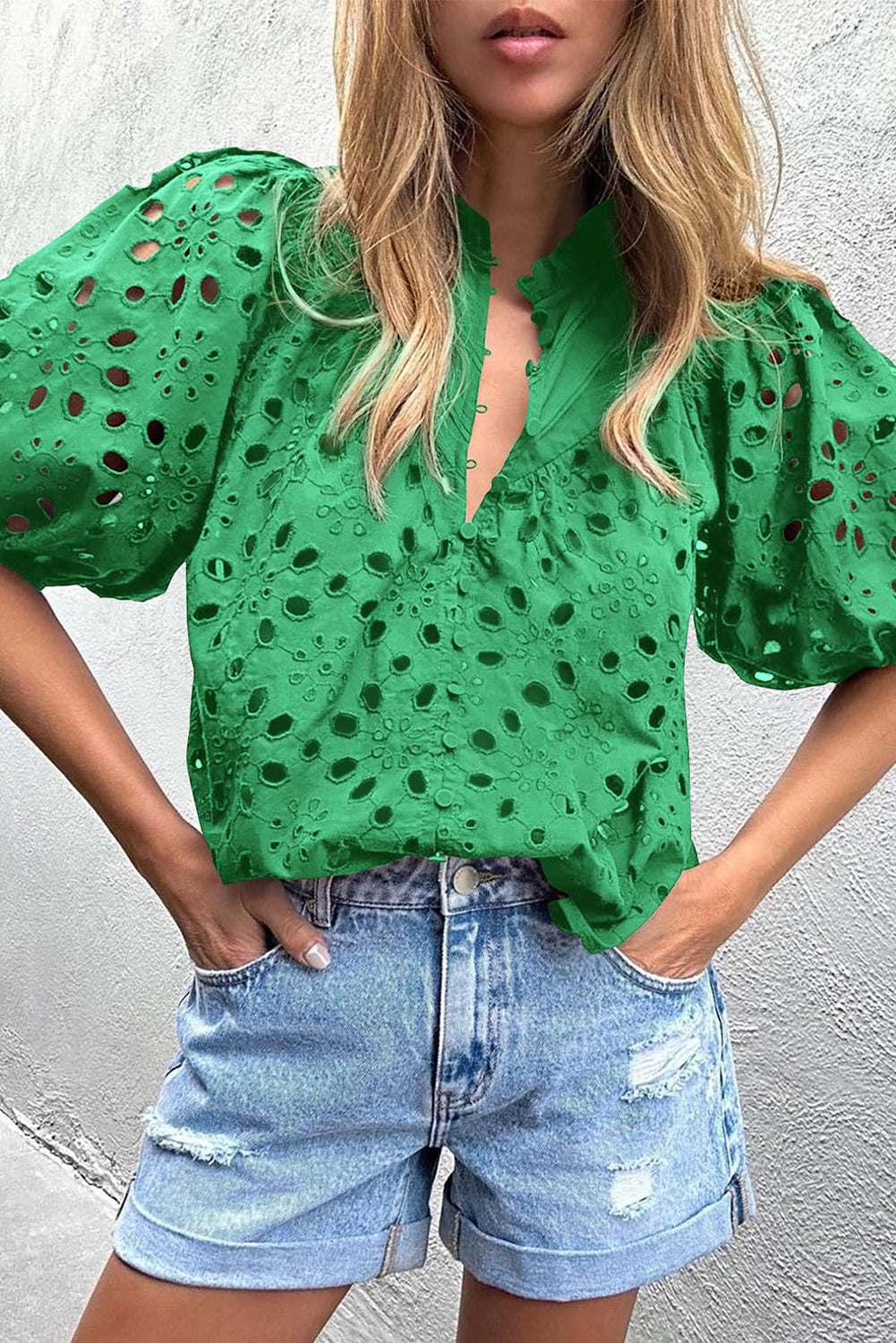 Green Flower Hollow-out Short Puff Sleeve BlouseMaterial:100%Cotton



		With charming floral details and hollow-out accents, this blouse offers a touch of elegance and femininity.
	
	
		Featuring short puff 
