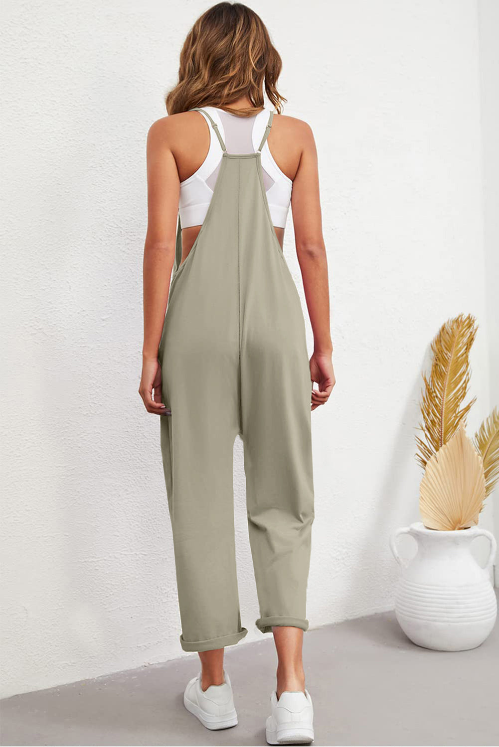 Black Pocketed Adjustable Spaghetti Strap Straight Leg JumpsuitMaterial:95%POLYESTER+5%ELASTANE


	


		Straight leg jumpsuit can perfectly shape
wearers’ leg shapes
	
	
		Adjustable spaghetti strap is perfect to
suit w