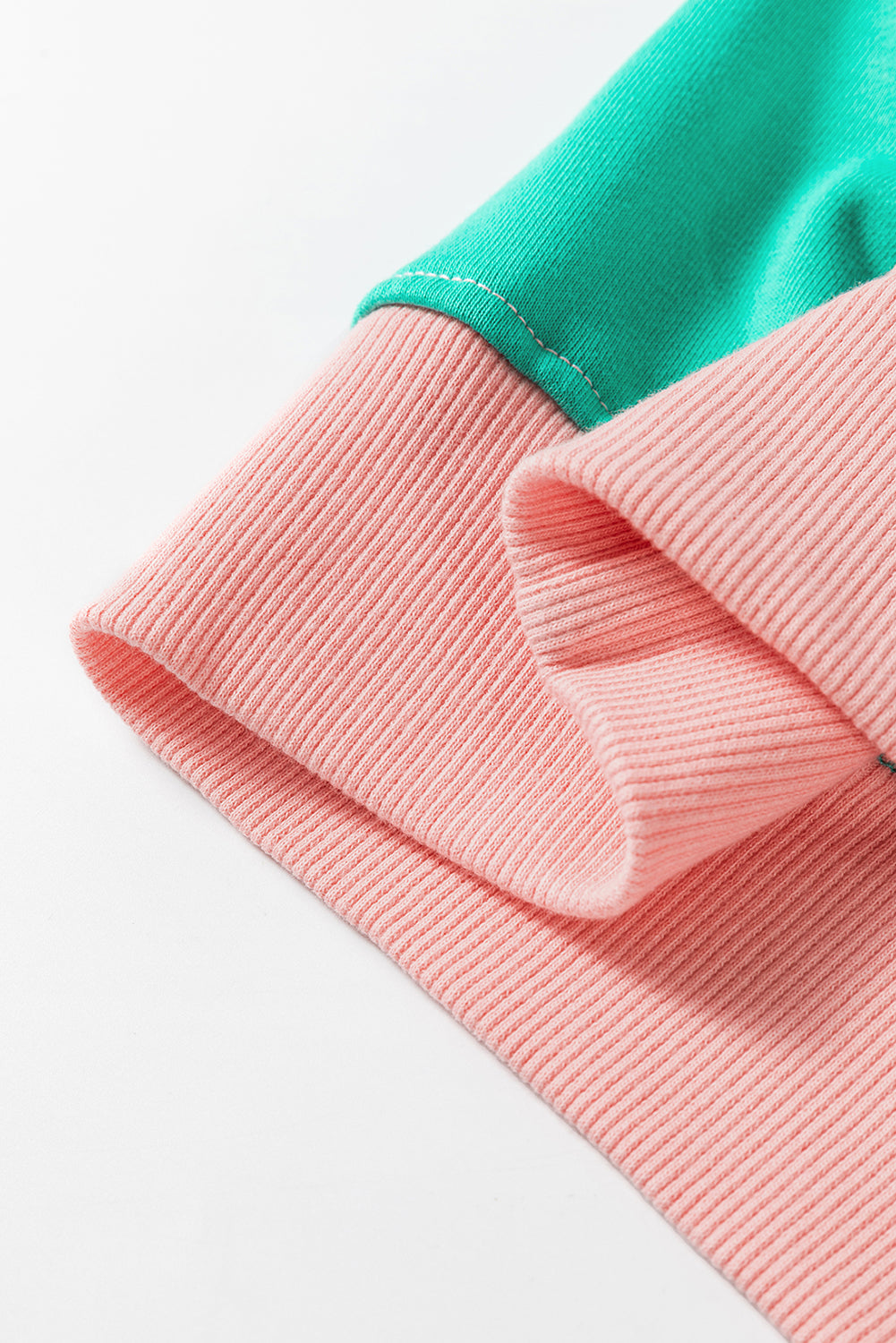 Bright Pink Colorblock Patchwork Drop Shoulder SweatshirtMaterial:70%Polyester+30%Cotton

• Embrace a blend of casual charm and trendy style with our sweatshirt, perfect for a relaxed yet fashionable look. 
• Crafted wit