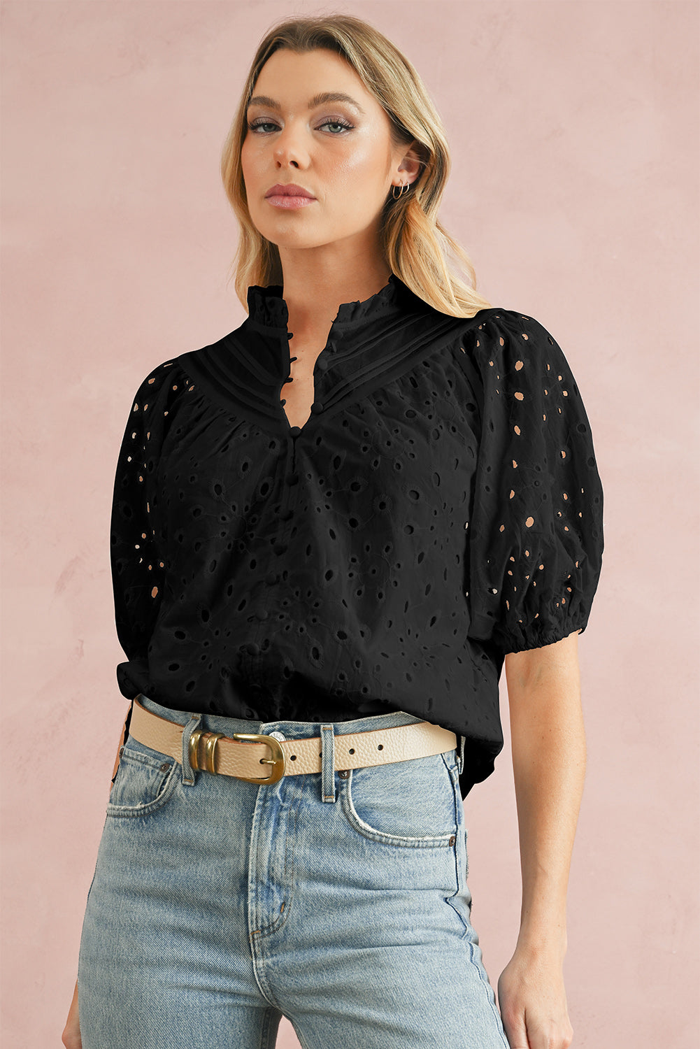 Green Flower Hollow-out Short Puff Sleeve BlouseMaterial:100%Cotton



		With charming floral details and hollow-out accents, this blouse offers a touch of elegance and femininity.
	
	
		Featuring short puff 