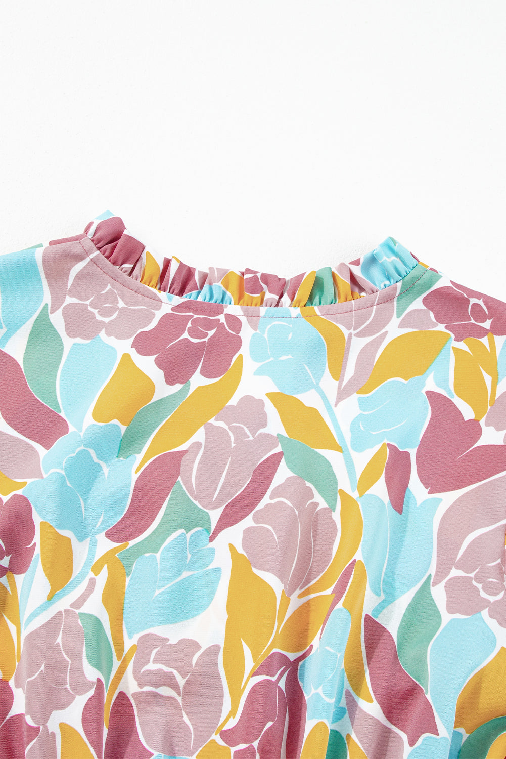 Rose Floral Flounce Sleeve Smocked Waist Tiered Maxi DressMaterial:100%Polyester

• Exude bohemian elegance in this maxi dress, featuring a smocked waist for a flattering silhouette.
• The tiered design adds a whimsical t